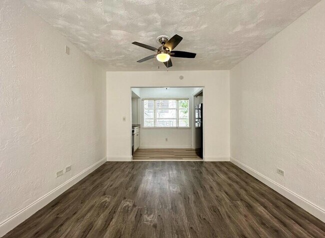 Building Photo - 233 Royal Poinciana Way