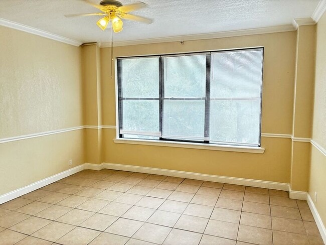 Photo - 311 W Ashley St Apartment