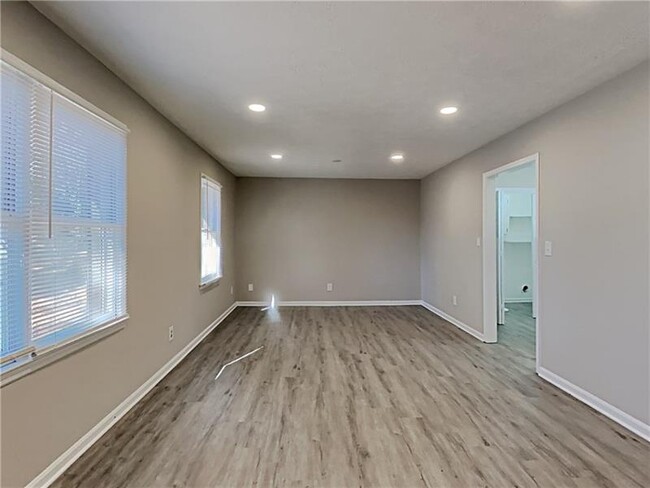 Building Photo - 2592 Donald Ct NW