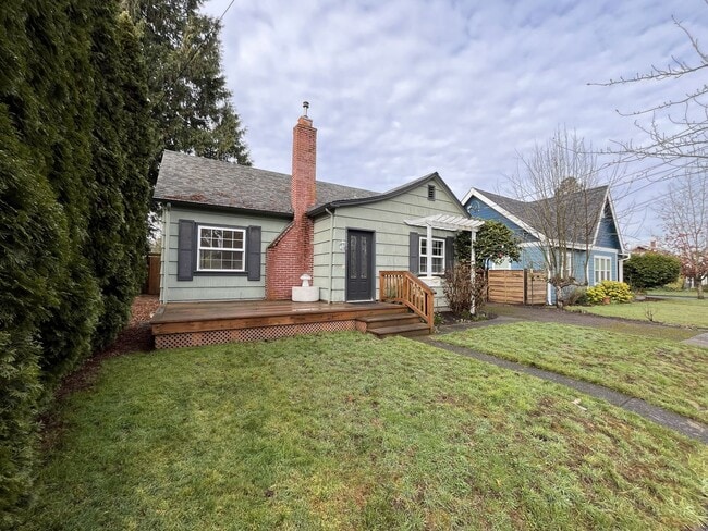 Foto del edificio - Balanced Living with Defined Spaces for Dining, Relaxing, Cooking, and Entertaining Indoors or Out