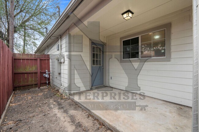 Foto del edificio - 815 Cravens St