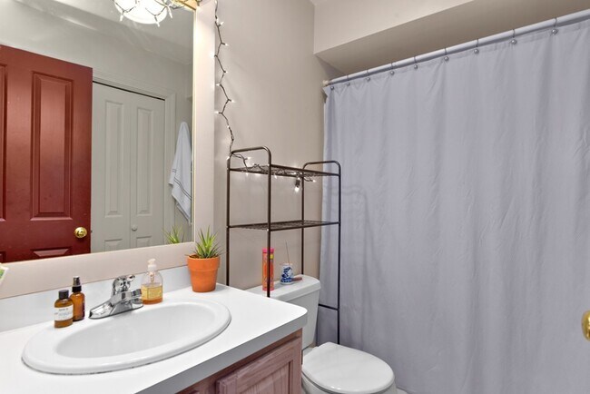 Foto del edificio - 214 Parker Hill Ave