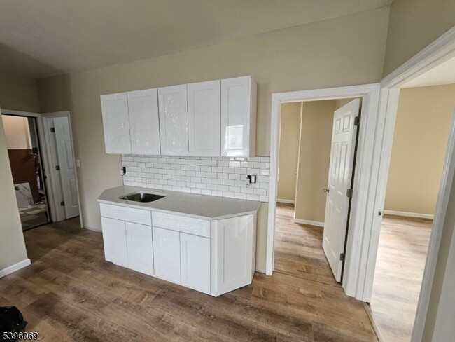 Foto del edificio - 518-520 E 23rd St