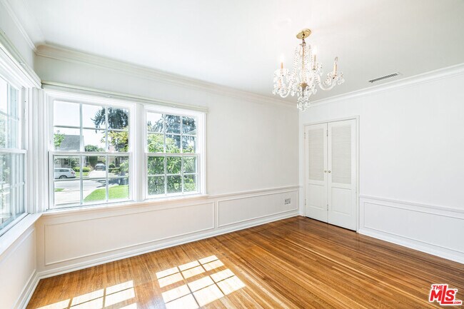 Foto del edificio - 10777 Wellworth Ave