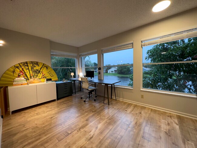 Foto del edificio - 9671 Pine Mill Ct