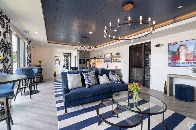 Sala Club - Enclave Crystal Lake Townhomes and Apartments