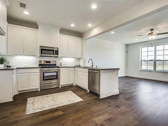 Building Photo - 7404 Alton Dr