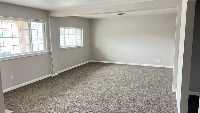 Building Photo - 3708 Sierra Vista Dr