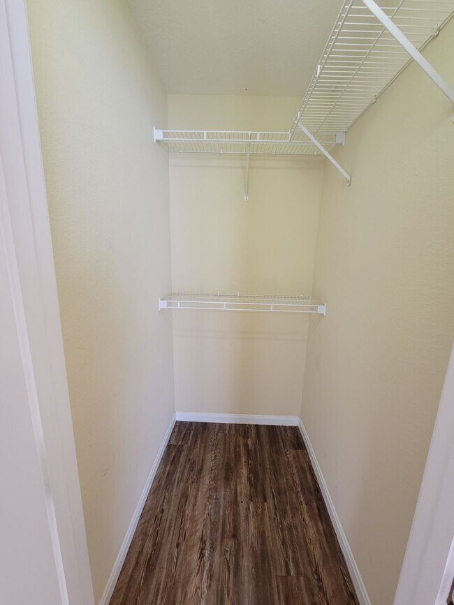 Foto del edificio - College Station - 4 bedroom / 4 bath / 3rd story condo / Pool on site.