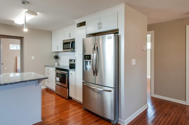 Building Photo - Newly renovated home in the heart of the Buchanan Street Arts District!