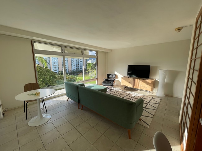 Building Photo - 1511 Nuuanu Ave