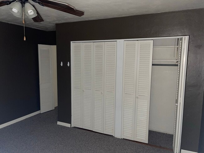 Building Photo - 3 Bedroom 1 Bath