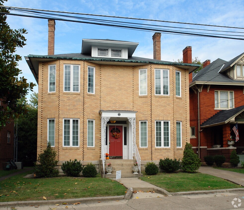 1526 Quarrier St, Charleston, WV 25311 Apartments in Charleston, WV