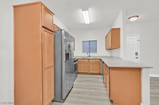 Building Photo - 2291 W Horizon Ridge Pkwy