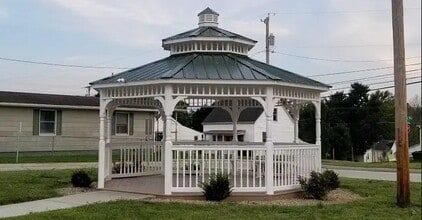 Building Photo - 15 Orchard Ln