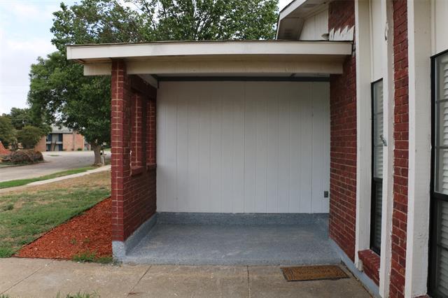 Building Photo - 1805 Post Oak Ln