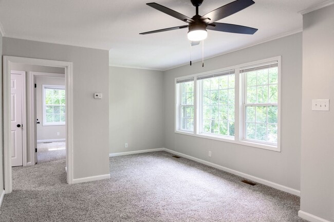 Building Photo - Charming Three Bedroom Home with Natural Privacy and Prime Location