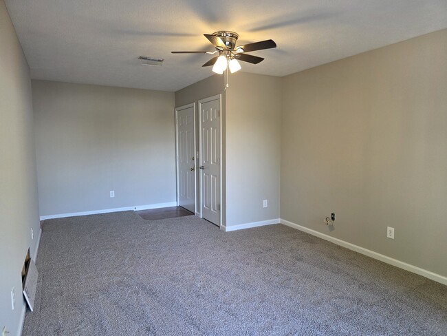 Great room - 275 Montgomery Ave