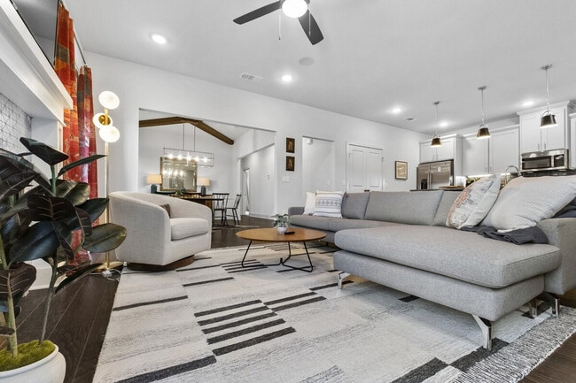 Building Photo - 393 N Ainsley Loop