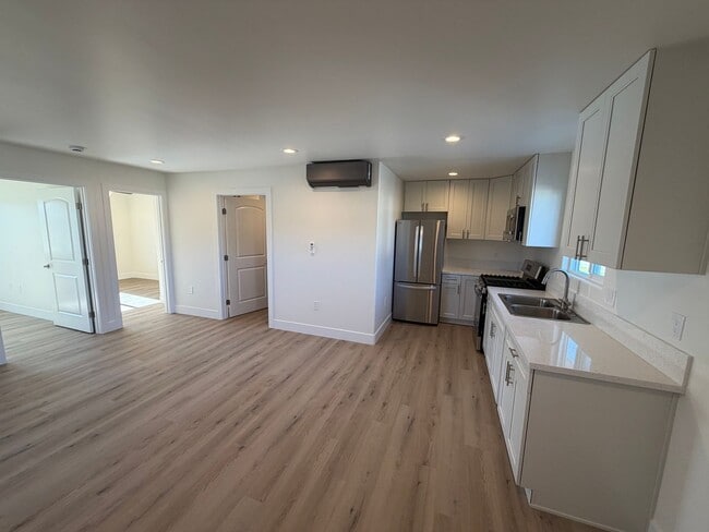 Foto del edificio - 4692 Cherry Ave