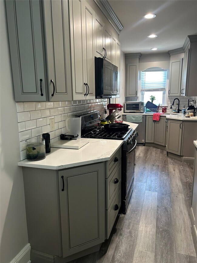 91 Florida St Unit MAIN LEVEL - 91 Florida St Unit Main Level Long Beach Ny Building Photo 