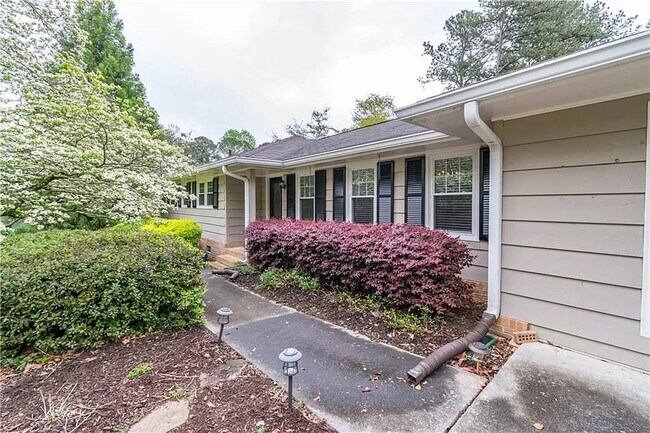 Building Photo - 2222 Springdale Dr