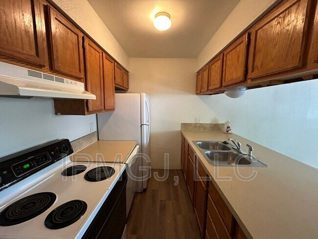 Foto del edificio - 560 N Sparn St