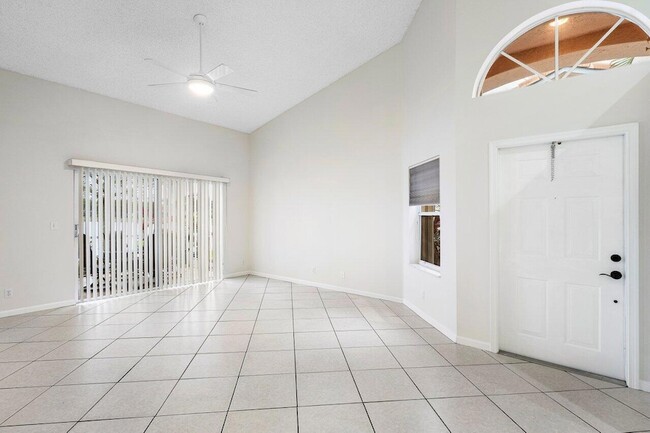 Photo - 10679 Lake Shore Dr House