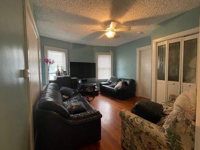 Building Photo - 159 Myrtle St