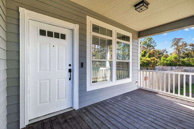 Foto del edificio - Charming and spacious home for rent in Leesburg!