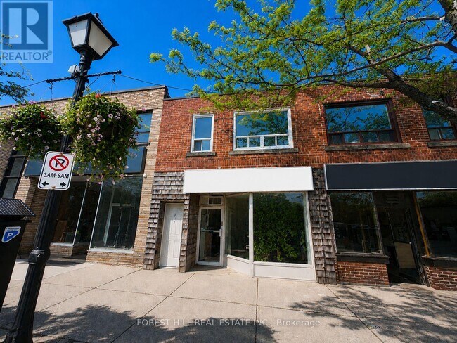 Photo du bâtiment - 247 Lakeshore Rd E