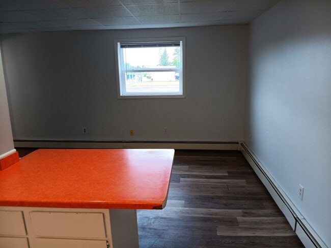 Building Photo - 211