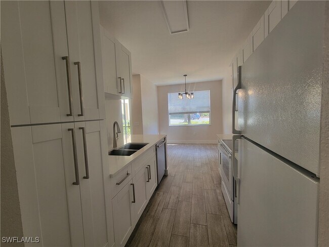 Building Photo - 7950 Preserve Cir