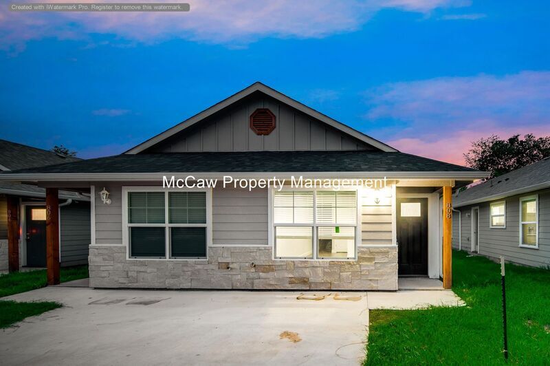 806 N Broughton Unit 808, Sherman, TX 75090 Condo for Rent in