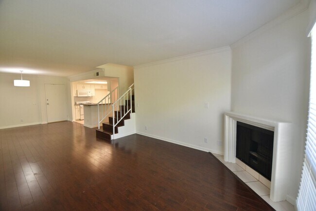 Building Photo - 6041 Fulton Ave