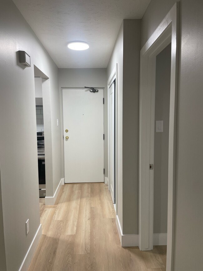 Photo du bâtiment - Two bed one bath upper right