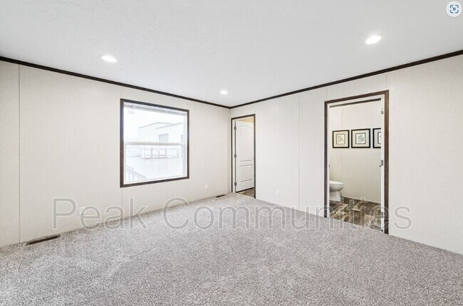 Building Photo - 303 Shady Brook Hts