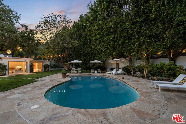 Building Photo - 9451 Hidden Valley Pl