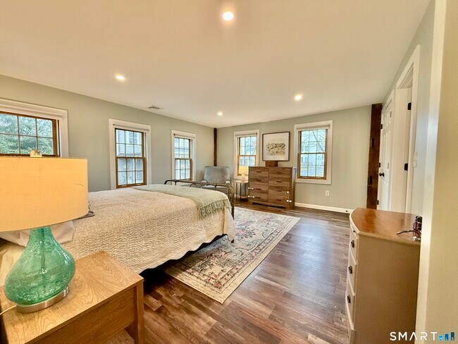 Foto del edificio - 4 Main St S