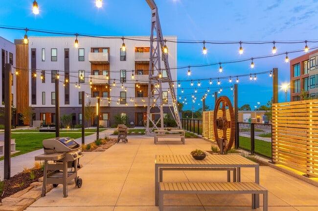 Building Photo - Rowat Lofts Apartments
