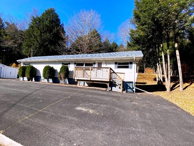 Foto del edificio - 141 Gale Rd