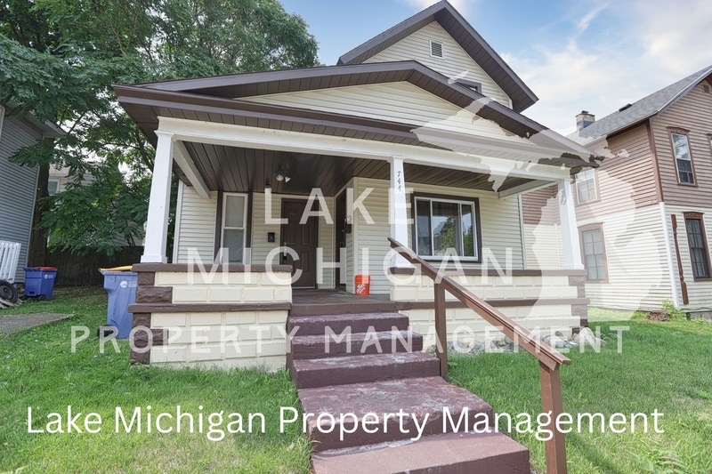 Primary Photo - 744 Lake Michigan Dr NW