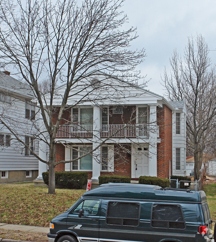 Primary Photo - 323 W Fairview Ave