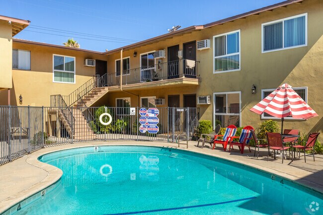 Piscina - 6635 Wilkinson Ave