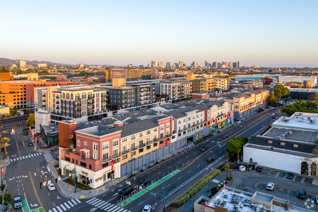 Front Aerial View - 5671-5699 Bay St
