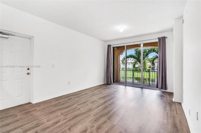 Foto del edificio - 6700 NW 114th Ave