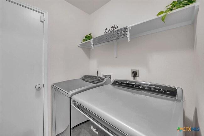 Building Photo - 308 W Gemini Ln