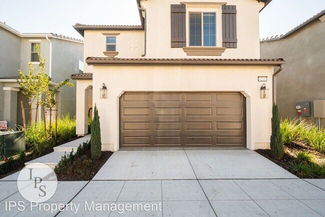 Building Photo - 3 br, 2.5 bath House - 6201 E. Bibi Drive