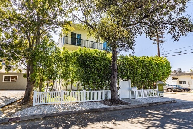 Foto del edificio - 4445 Auckland Ave