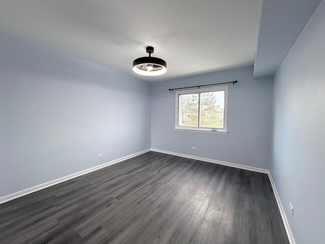 Building Photo - 9460 Bay Colony Dr